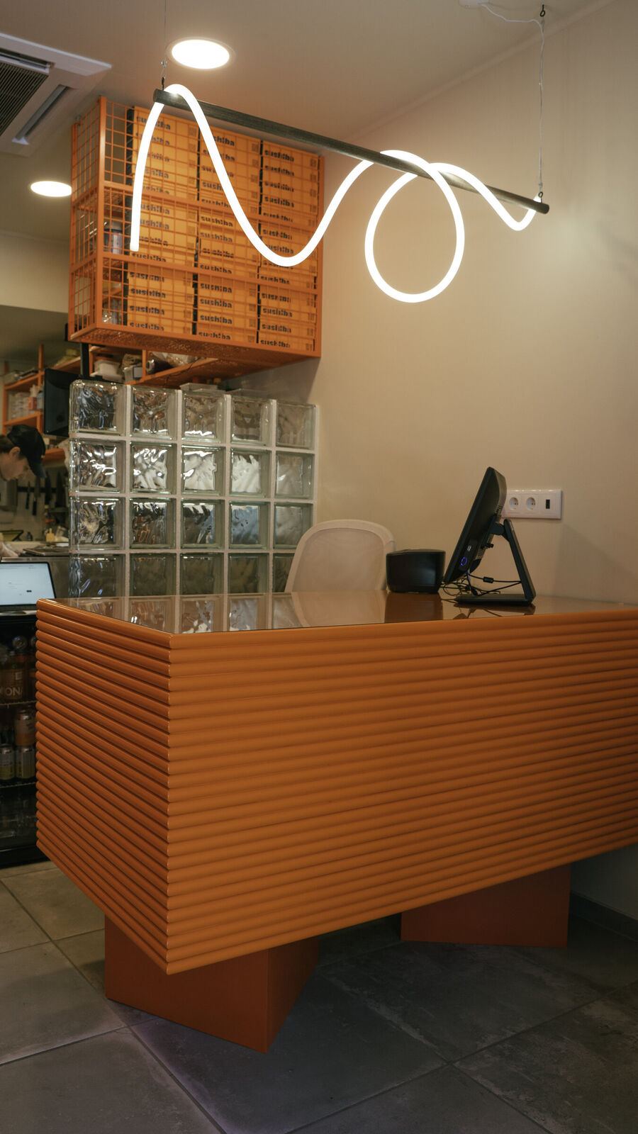 Sushiba, Lisbon: orange wave-front counter