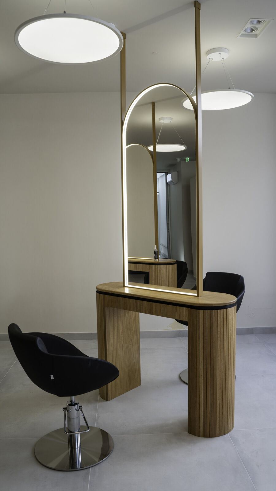 Salon Max, Lisbon: oak styling station