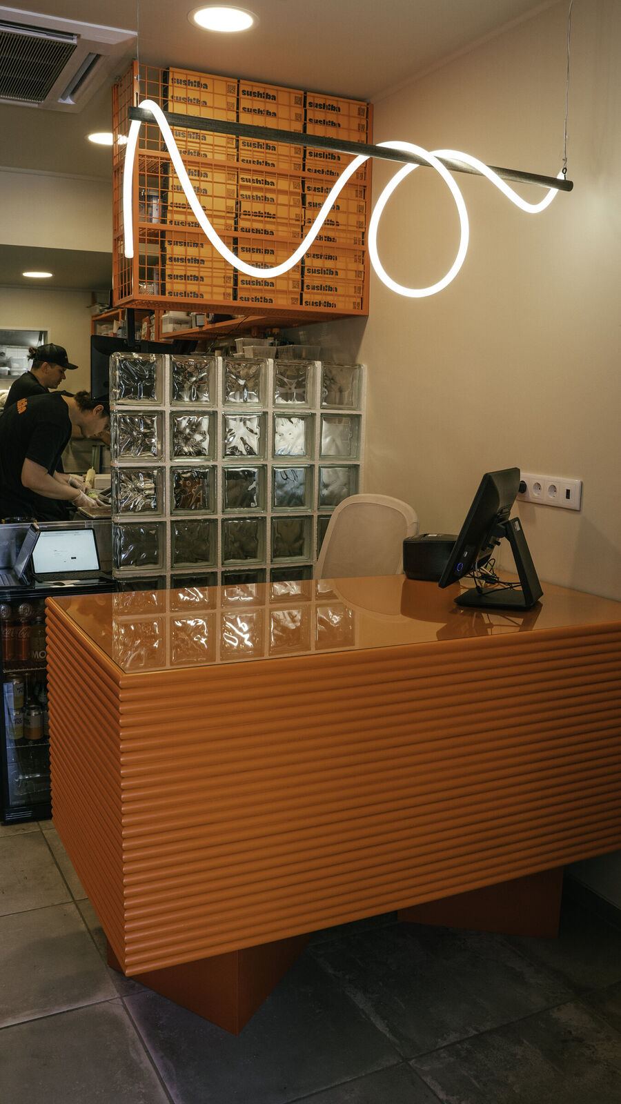 Counter under the neon line, Sushiba