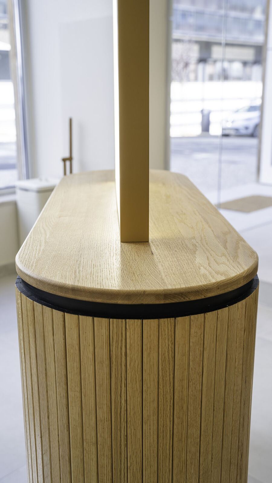Rounded oak top of the station, Salon Max